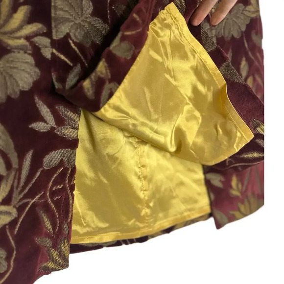 Dolce & Gabbana Vintage Velvet Ittierre Textured Burgundy & Gold Skirt Size US 6 - Picture 7 of 16